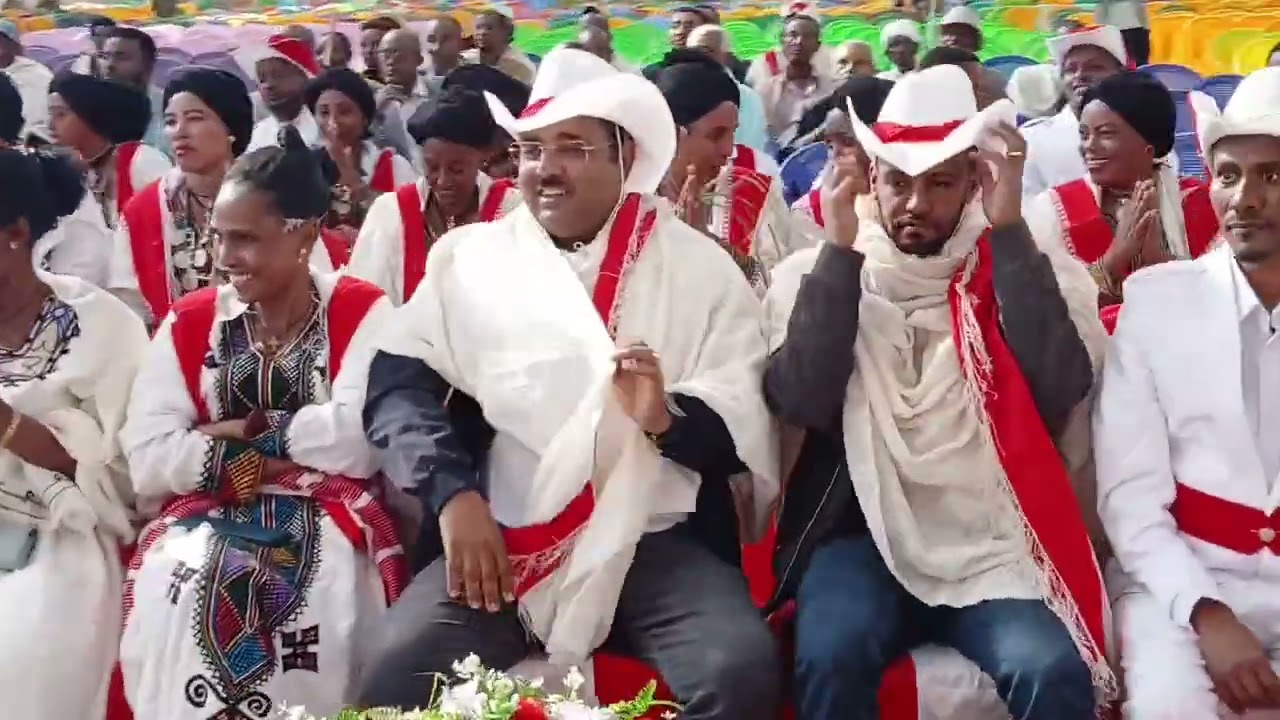 # አድማስ ዩኒየን በጓንጓ ወረዳ ግዙፉን መጋዝን ሲያስመርቅ