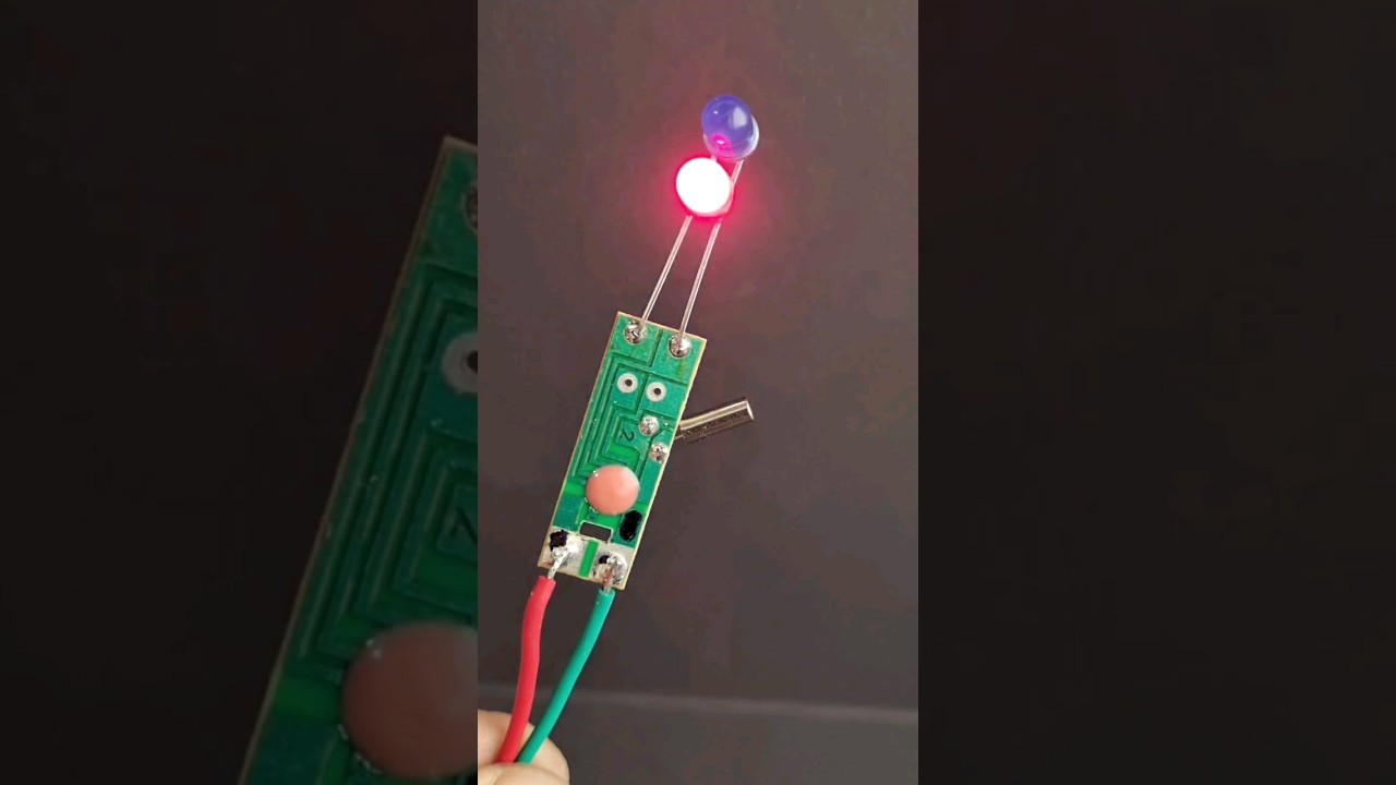 Make a Police Flasher Out of the Old Clock Circuit #shorts #zaferyildiz #short #led#vumeter#pcb #diy