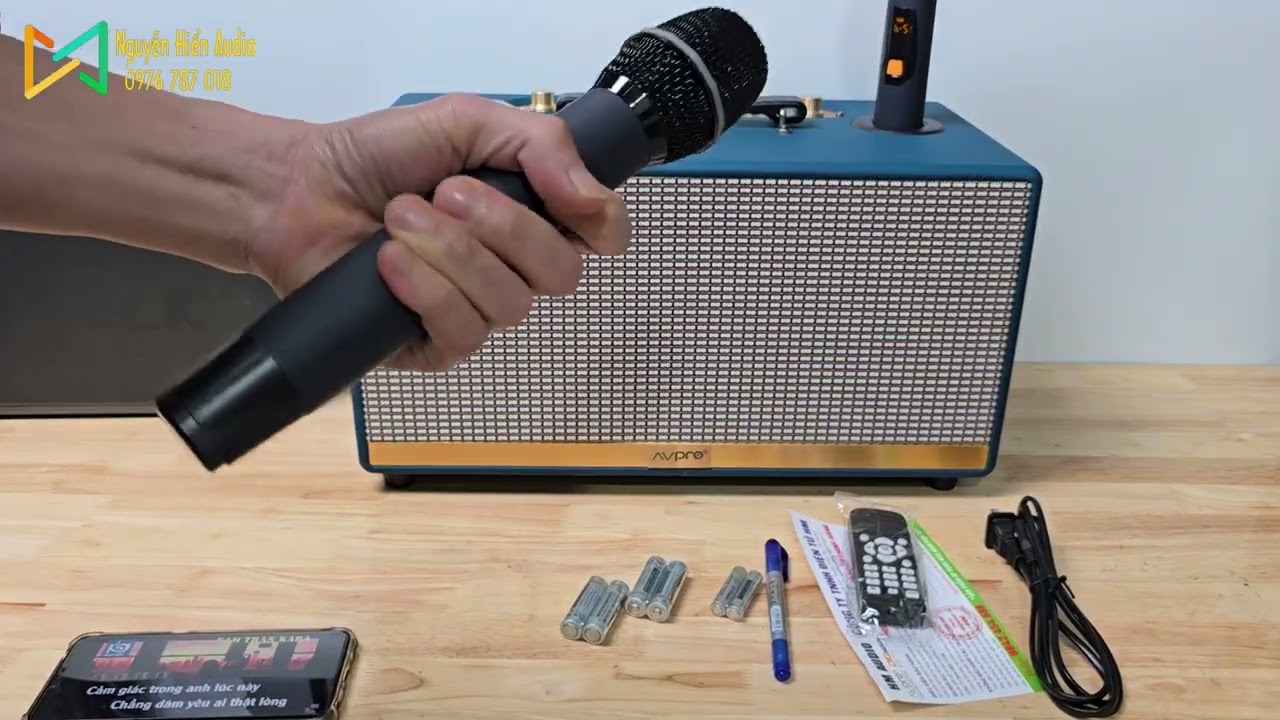 Test Karaoke tr&ecirc;n loa bluetooth Avpro S2610, h&aacute;t nhẹ, tiếng bay, chống h&uacute; tốt.