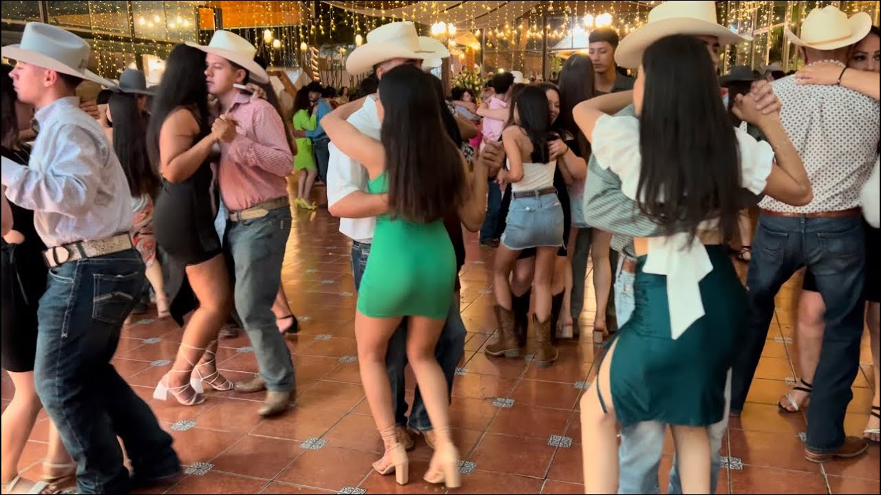 Conjunto 4 Norte poniendo a todo mundo a bailar con sus canciones norteñas