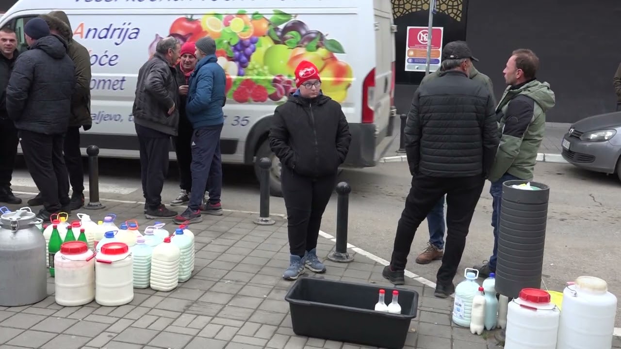 Stočarstvo - Za&scaron;to su stočari u Kraljevu poklanjali mleko ko je kriv za nisku cenu