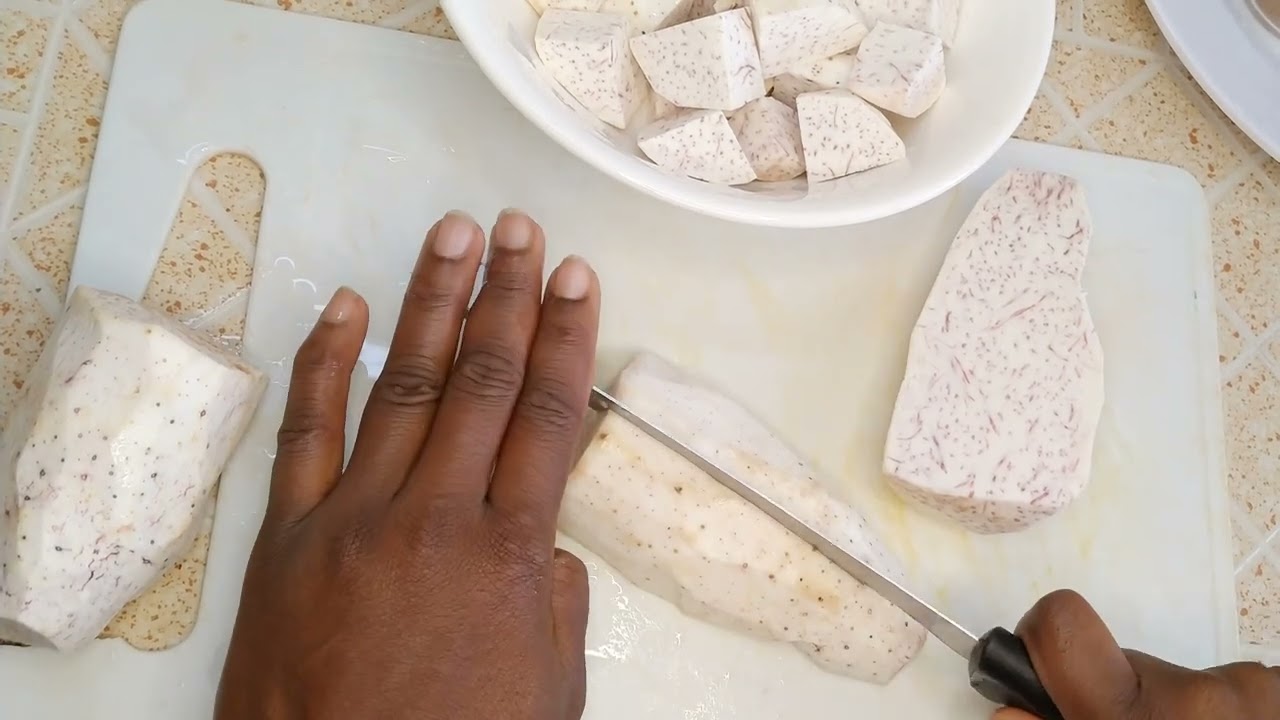 HOW TO CUT NDUMA/ARROW ROOT WHEN MAKING A STEW