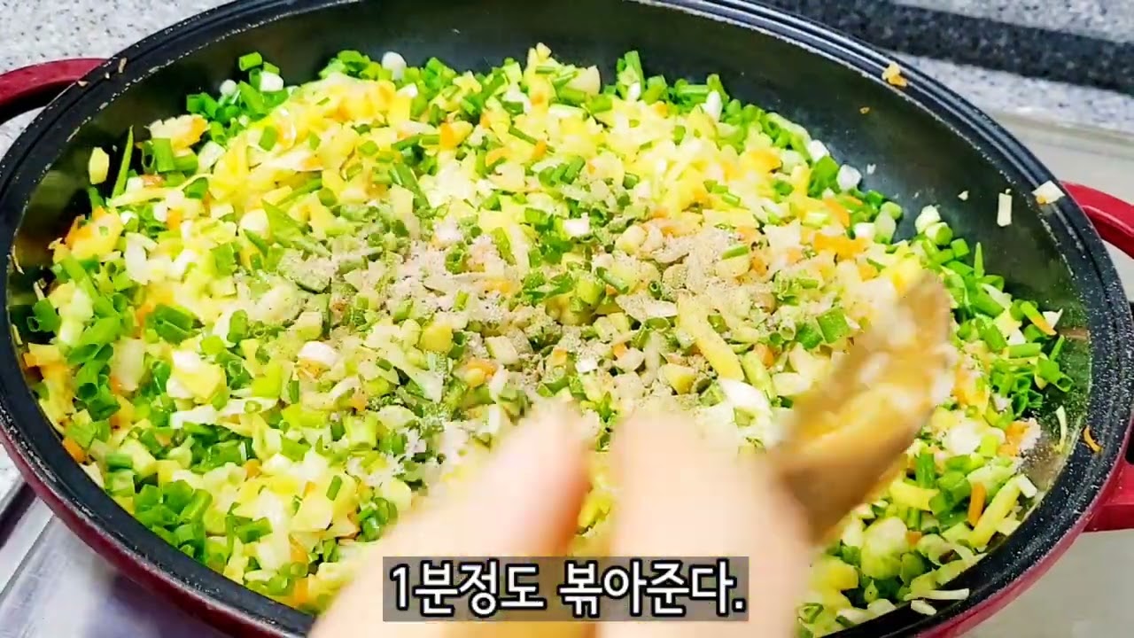 자투리채소를 이렇게 해두면 몇주가 편안하고 행복해집니다. 여러 가지 요리에 다양하게 활용할 수 있는 자투리채소큐브 만드는법! - 채소큐브 (A vegetable cube)