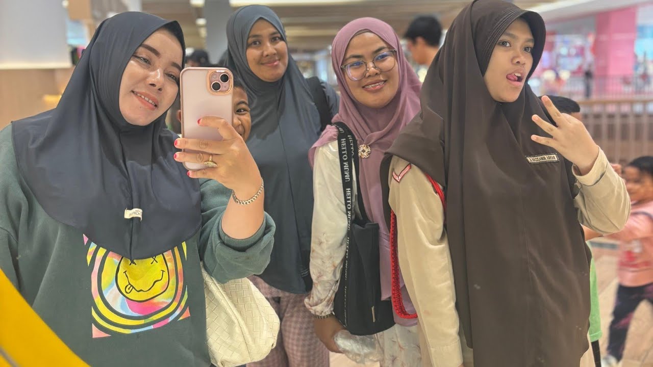 Living World Mall Bogor#jalanjalan #kumai #nongkrong #tamanbermainanak 