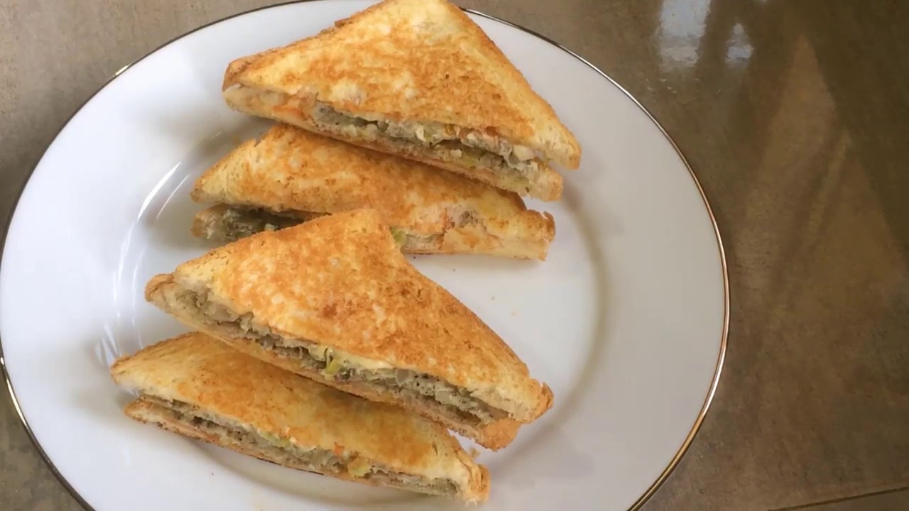 බිත්තර ඔම්ලට් සැන්ඩ්විච් රසට හදන හැටි - Omelette Sandwich Recipe | Egg Sandwich |