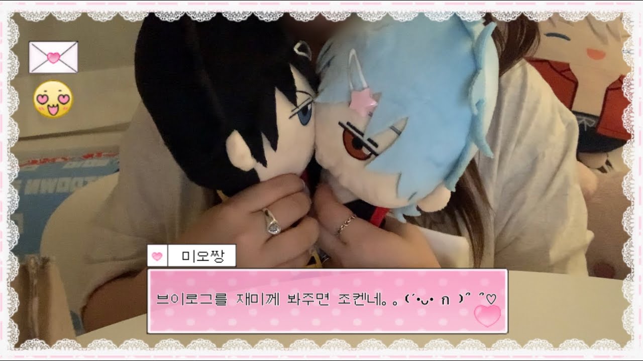 *⁀➷ ♥ ⌜오타쿠 브이로그⌟ 만화책 커버 씌우기 공장 가동 ( ⸝⸝⸝ᵔᵔ⸝⸝⸝ ) 댓글에서 추천해준 바인더 구매。✌🏻장르 상관 없이 띠부씰을 모으는 여성 (´-ᴗ-⸝⸝ก)