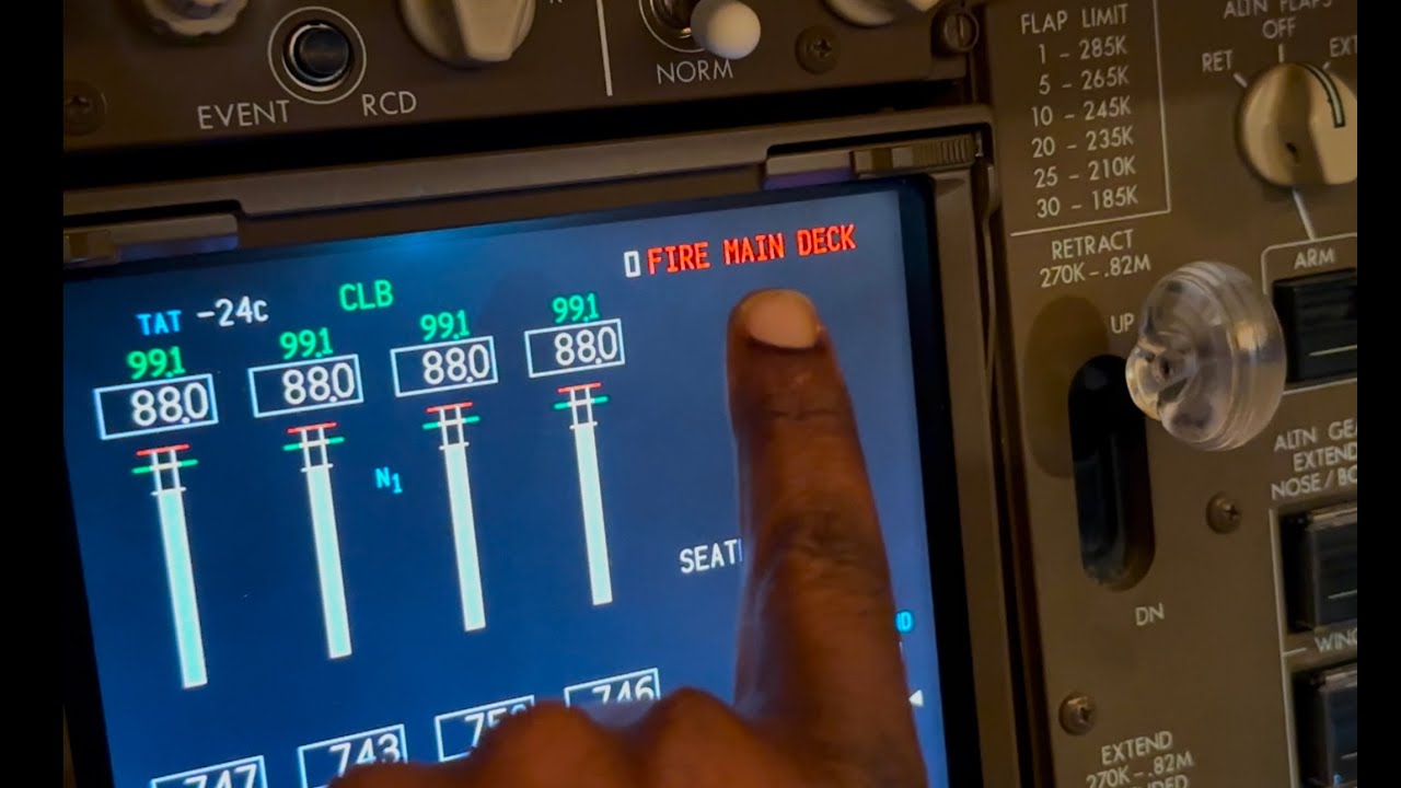 Boeing 747-8 FIRE: Main Deck and procedures