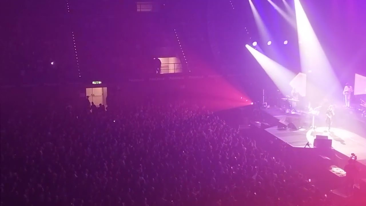 Tutti - Calcutta (live PalaUnical) data zero