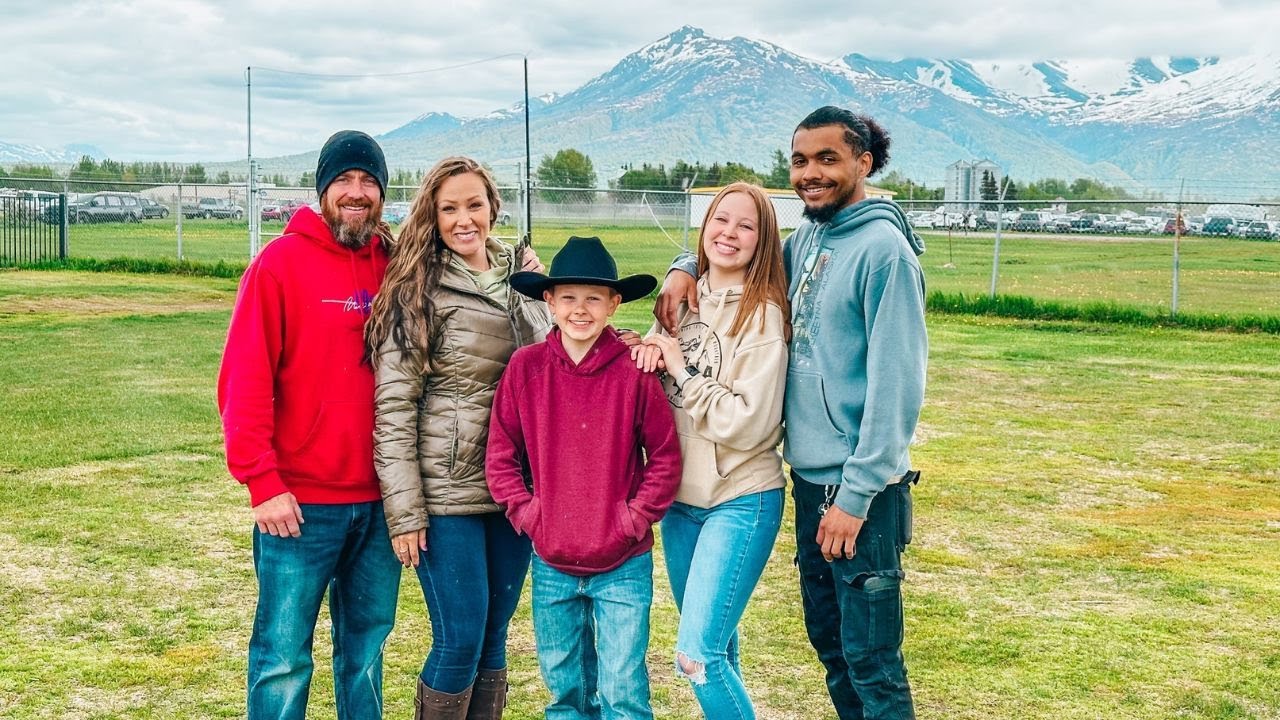 GIDDY UP!!! Let's Go to an ALASKAN Rodeo!
