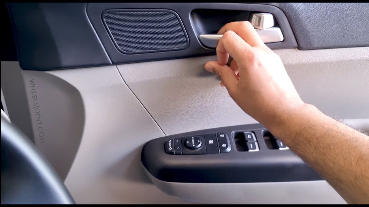 Enable or disable auto door unlock feature in Kia Sportage