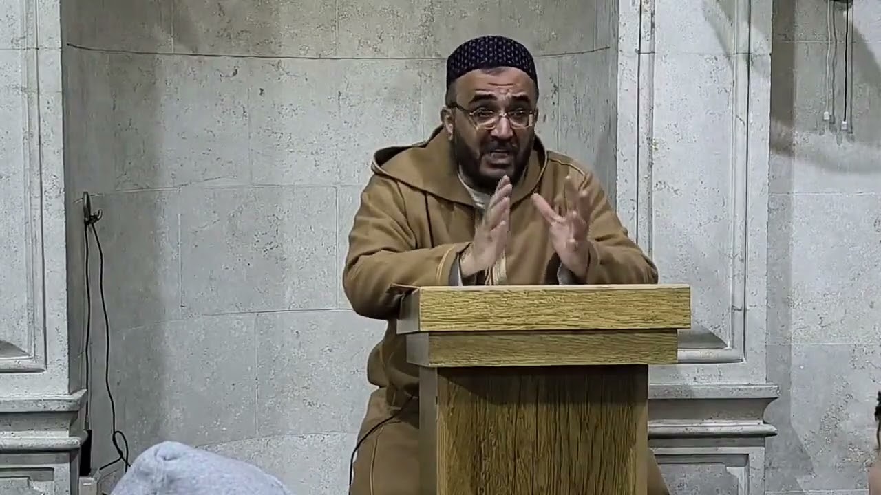 أنوار الصلاة وآثارها على قلب وسلوك العبد