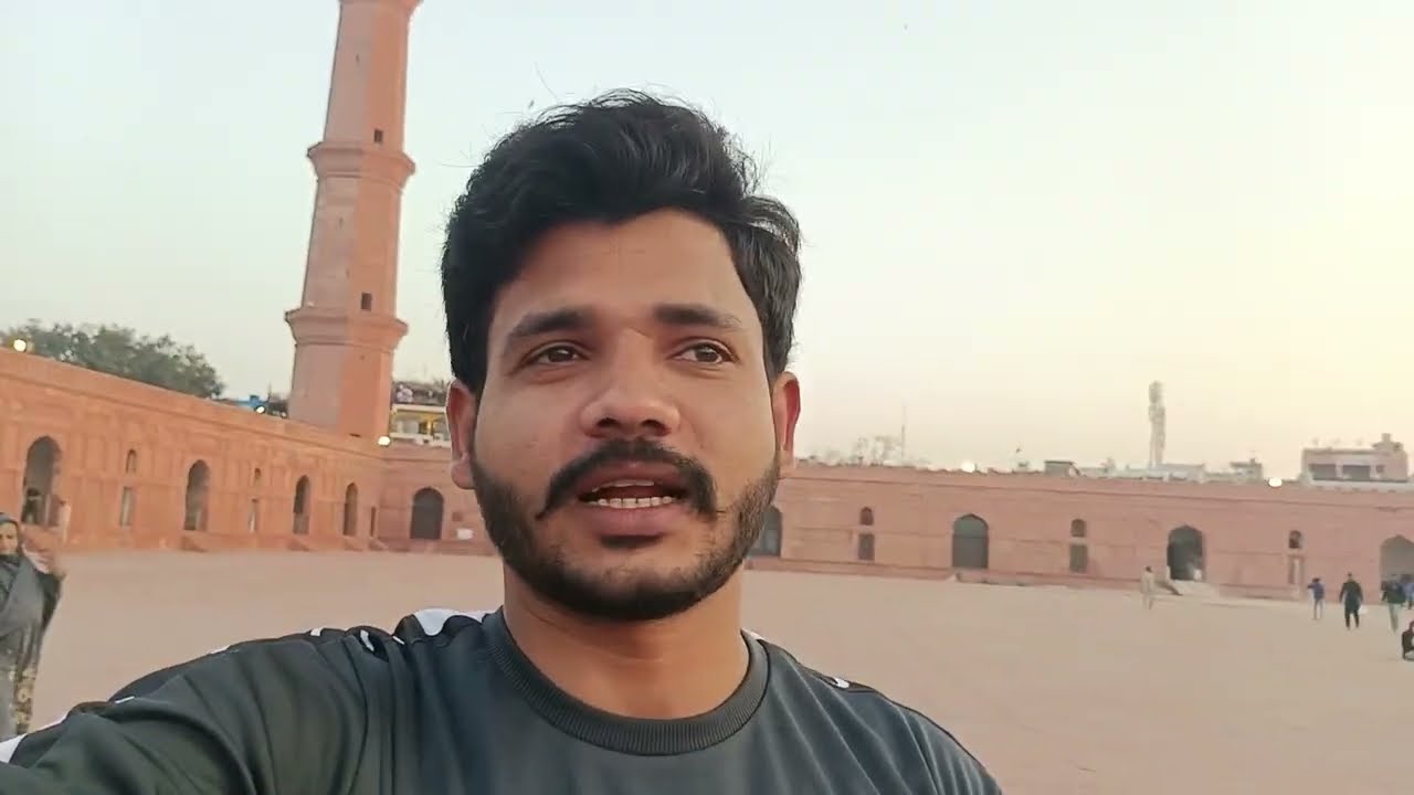 Aj Hum Ny Badshahi Masjid My Iftari Ki | My Vlogs | Chuhadry Mujeeb Gujjar