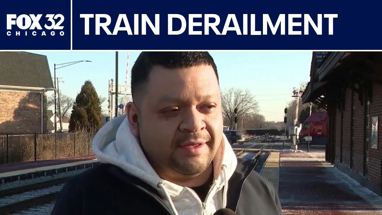 Freight train derails in Chicago suburb, residents react