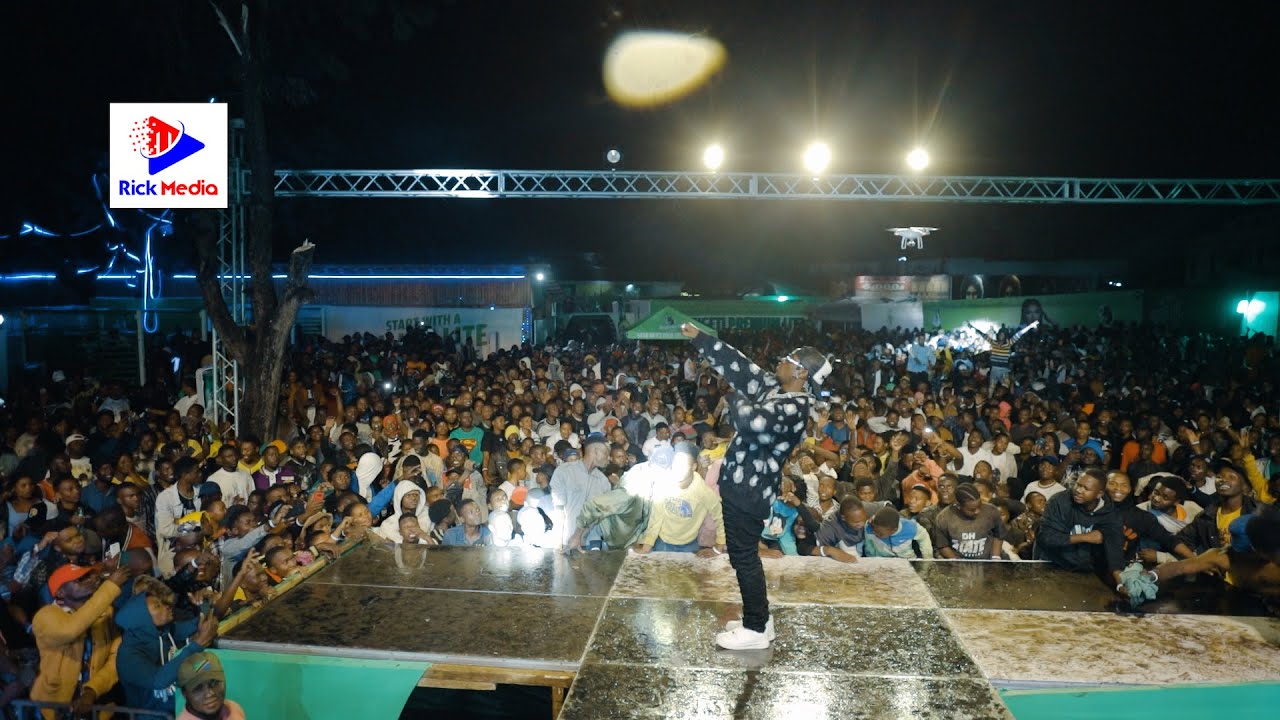 RAYVANNY Alivyoimba wimbo wake Mpya Live/Aichapa Live kwenye SHOW MBEYA/TAZAMA