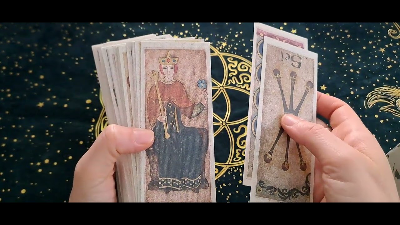 Vlog 💜 Mes tarots et oracles les plus originaux ( pour moi 😁)