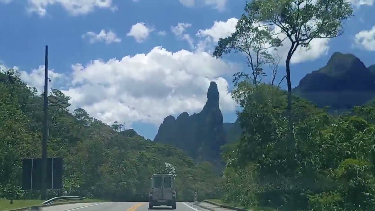 Descendo a serra de Teresópolis, conhecida como a serra dos órgãos 