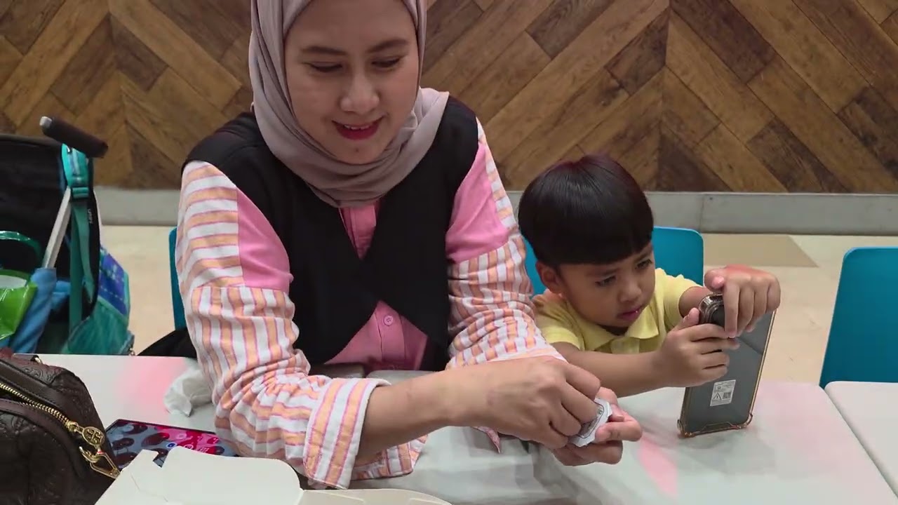 Jalan-jalan ke Burj Khalifa & Nyobaim Ayam Albaik
