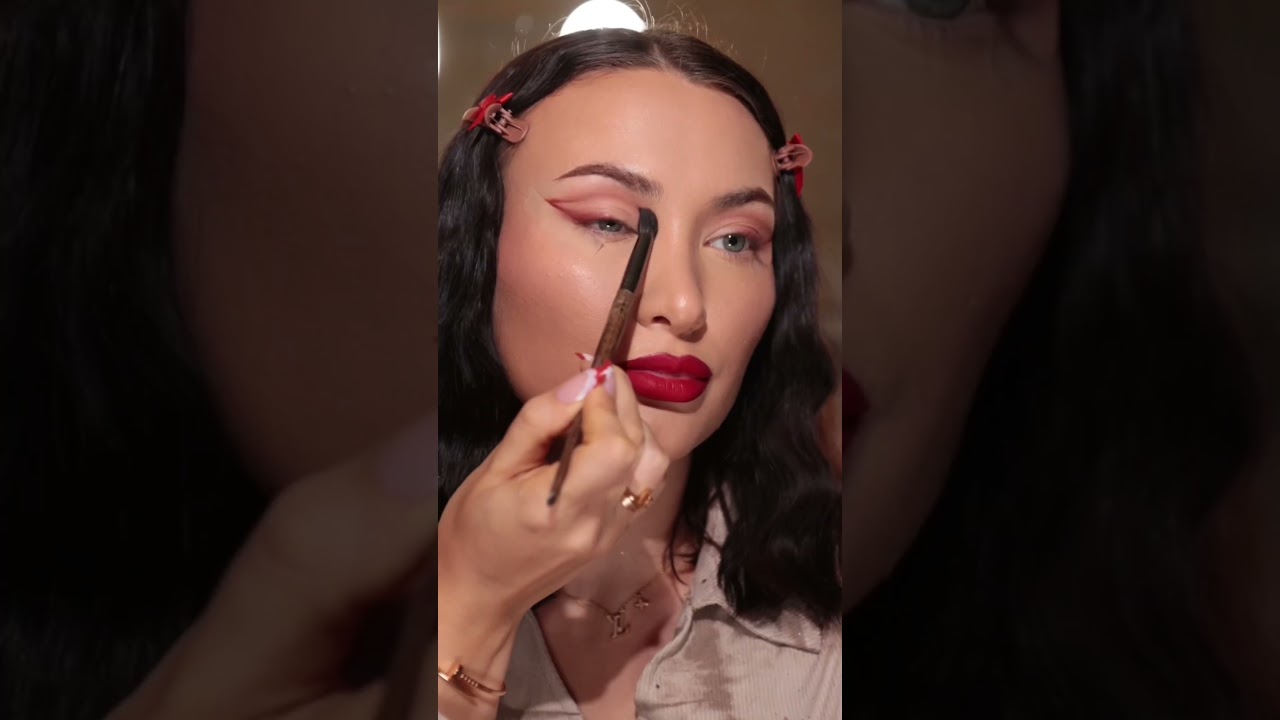 Christmas eye makeup tutorial 💃🏻🎁✨