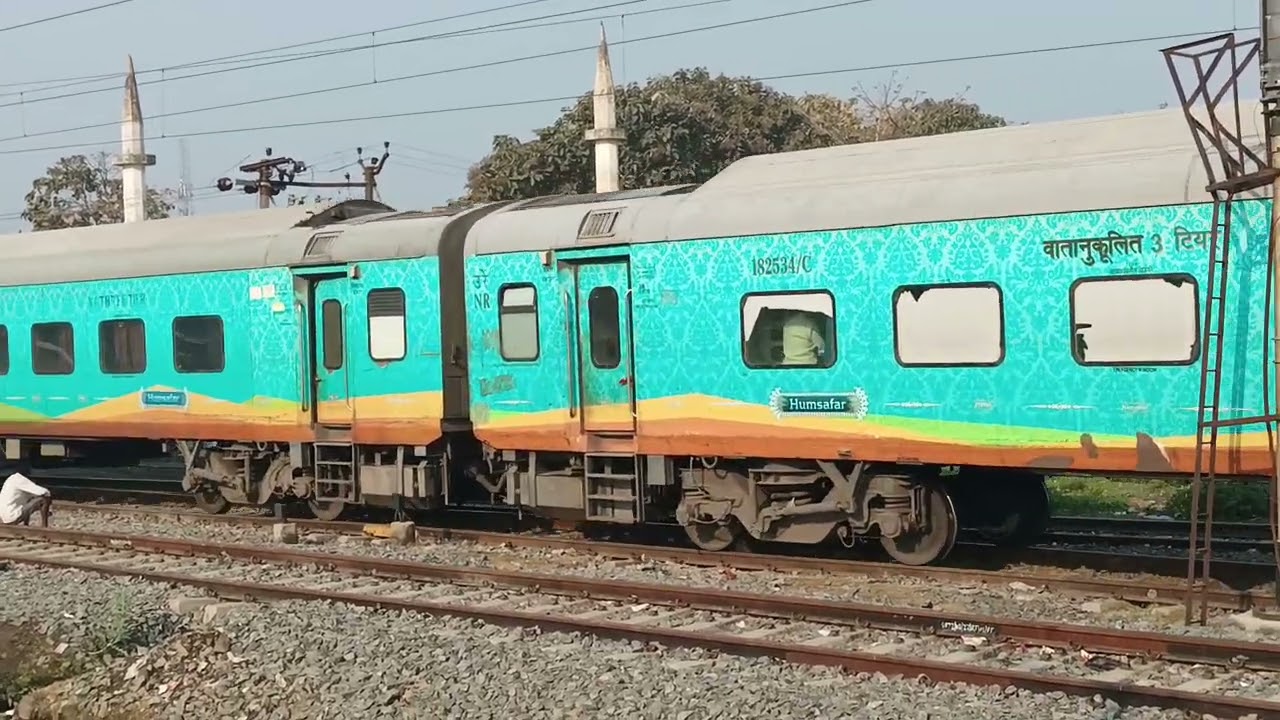12488 Anand Vihar Jogbani Seemanchal Express Santragachi WAP7