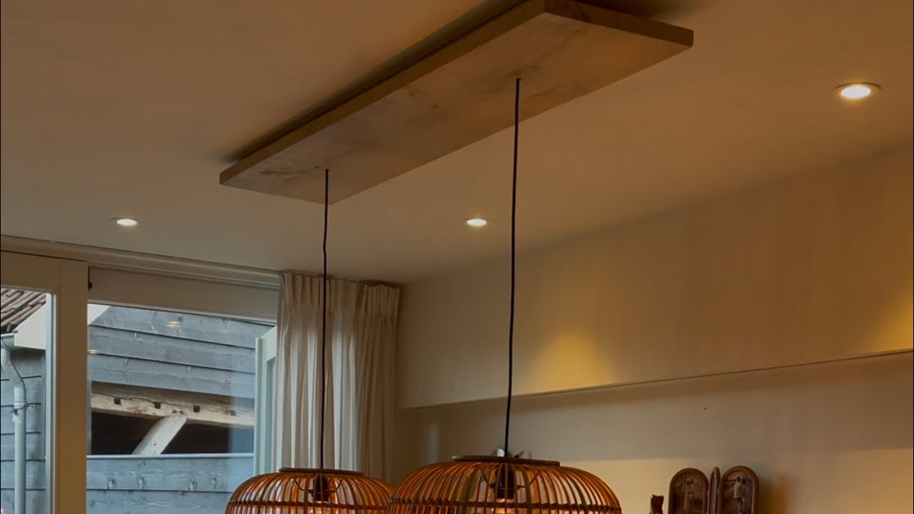 Lampen aan je plafond hangen. Maar dan anders.