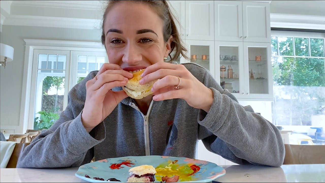 MY DAILY ROUTINE! I eat a lot...