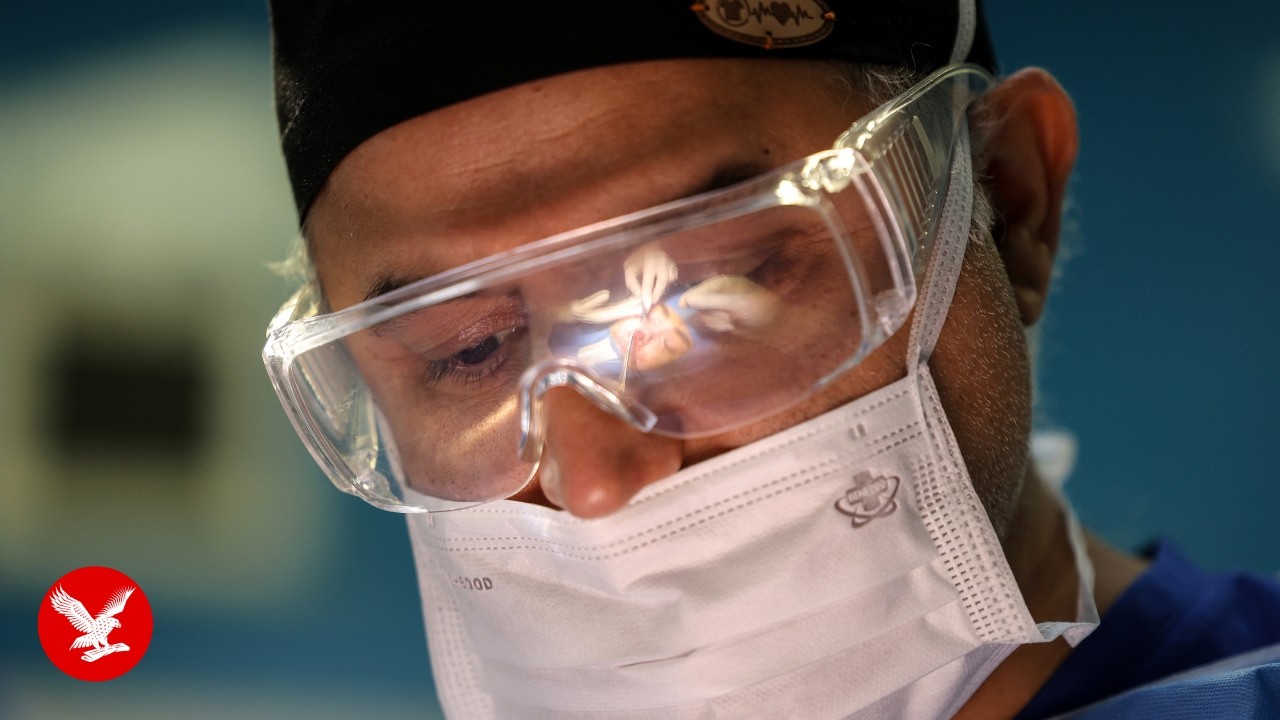 Iran targets doctors and lawyers for helping protesters