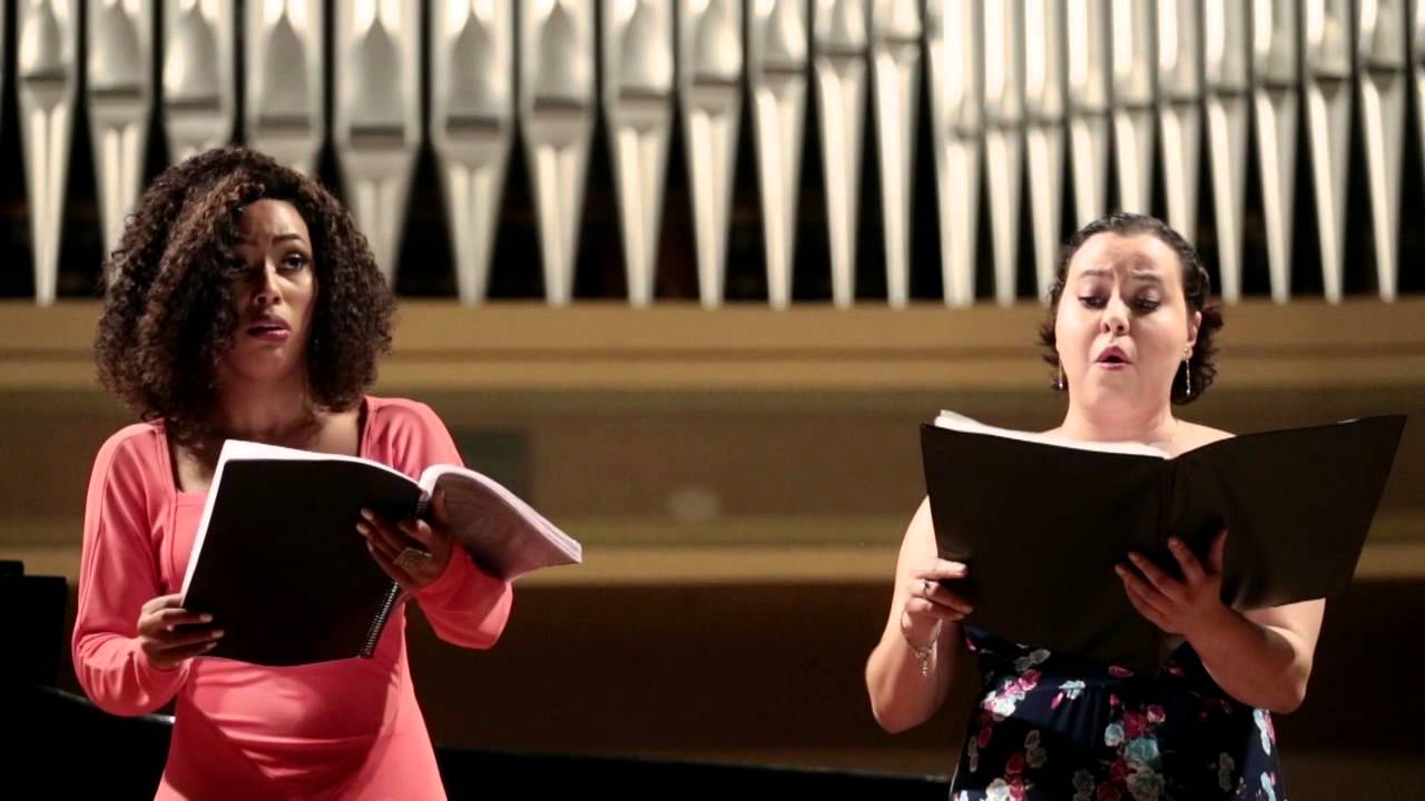 C&aacute;ssia Raquel e Michele Ramos - Virgam virtutis tuae