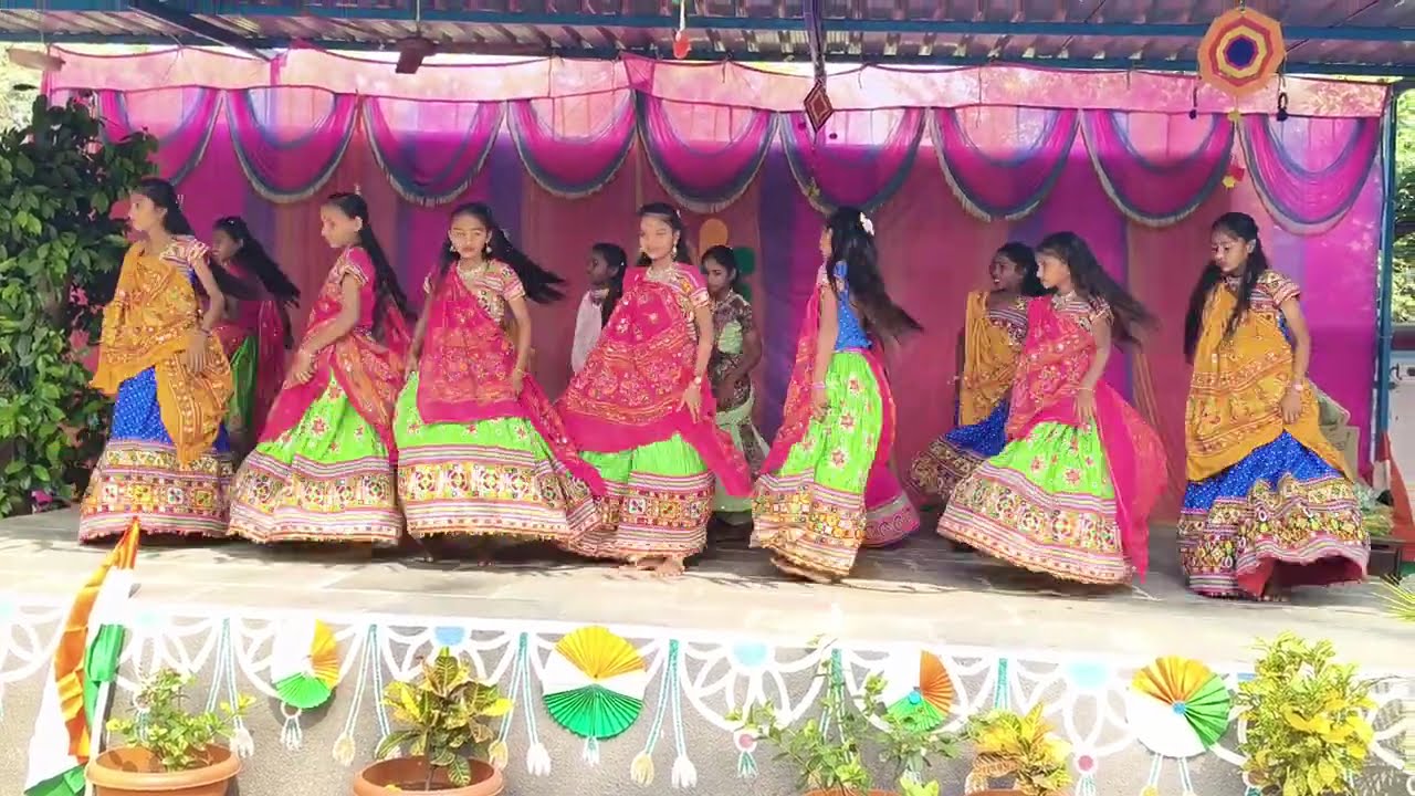 std 7 jb muvadi girls dance on bollywood songs