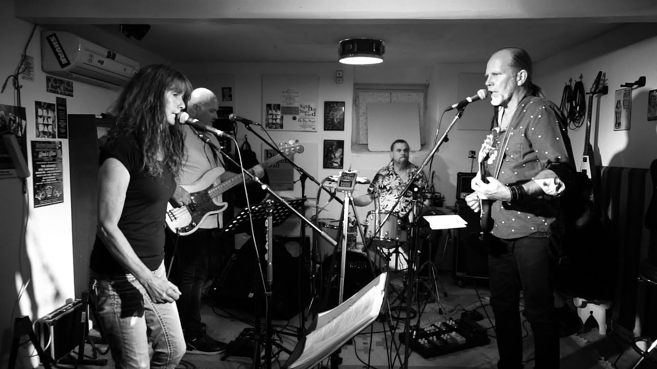 Bl&aring; M&aring;ndag - I Don't Want To Be (Cover)