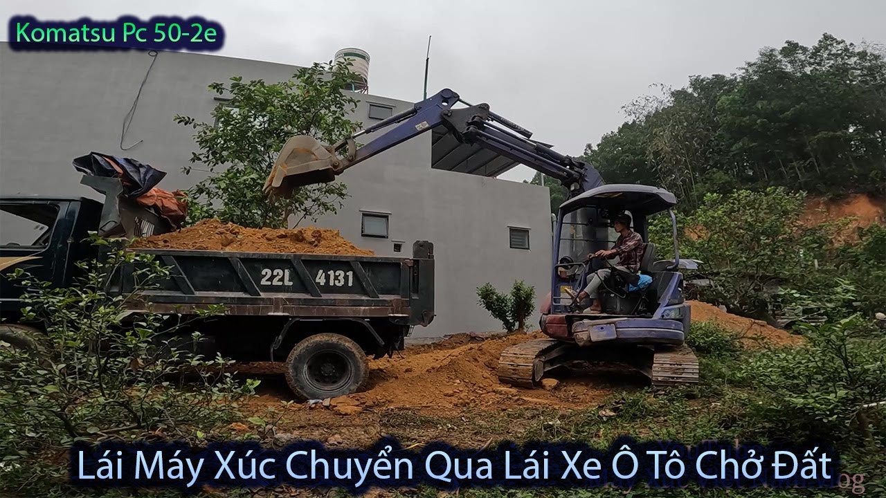 Buổi Chiều Lái Xe Ô Tô 2.5t Chở Đất San Mặt Bằng Vườn Bị Trũng Úng Nước. Komatsu Pc 58-3 E Hạnh Lái