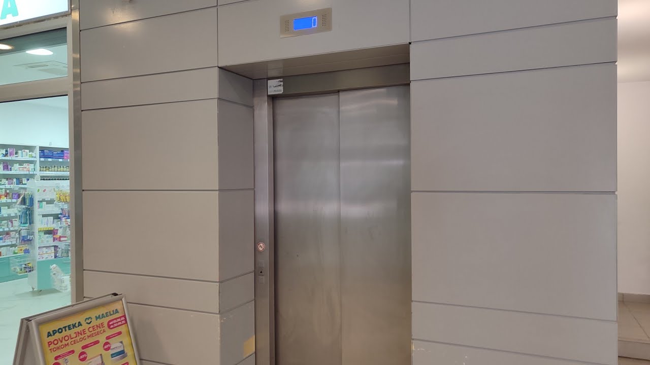 REALLY QUICK, BEAUTIFUL and RARE Thysenkrupp lift - Roda Center - Jagodina, Serbia