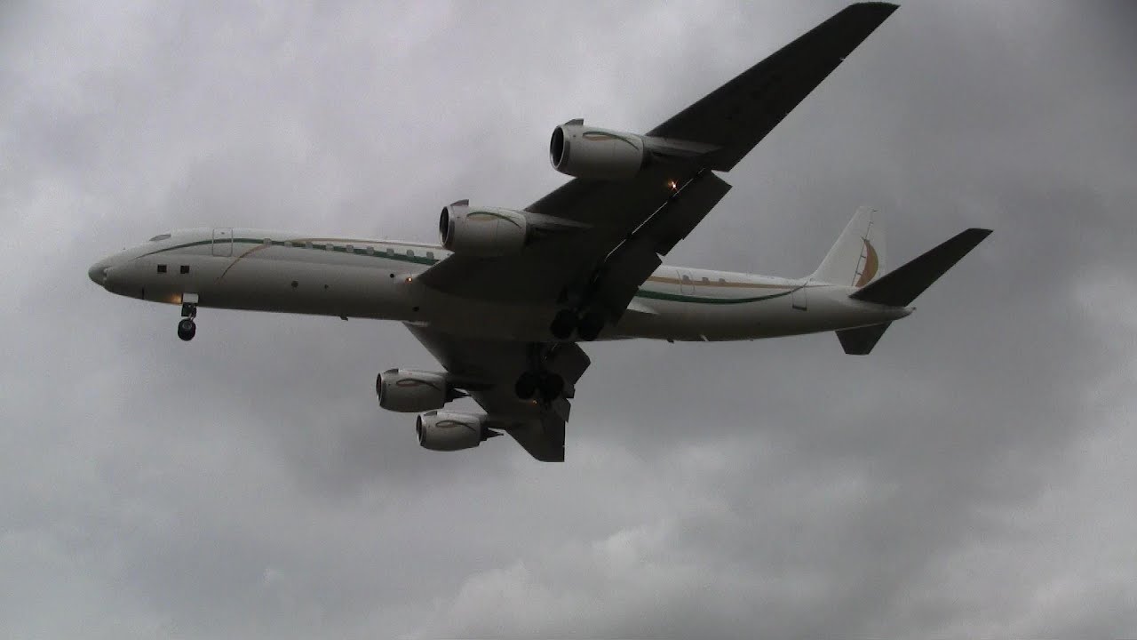 Brisair Douglas DC-8-72 landing runway 28 at Zürich-Kloten (with live ATC)