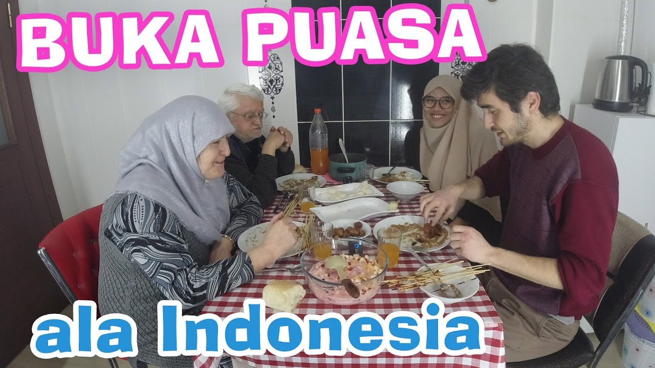 MERTUA TURKI KETAGIHAN MAKAN SATE, NAMBAH TERUS TAK BERSISA. SENANG BANGET :D