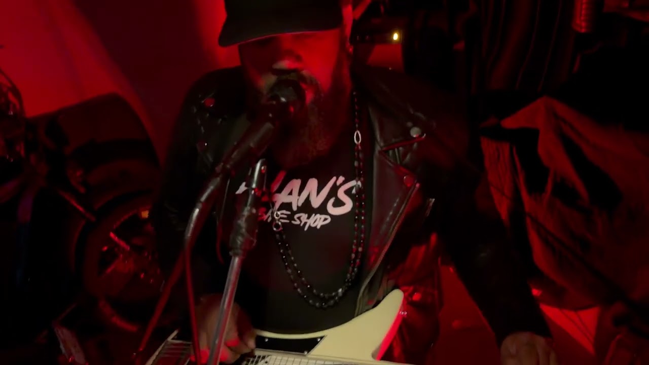 THICKERTEETH (LIVE)