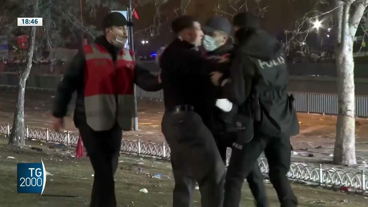Turchia alta tensione, continuano proteste per arresto Imamoglu