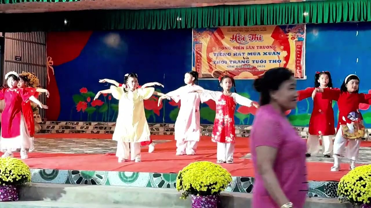 Múa Nàng xuân - Lớp 1.4