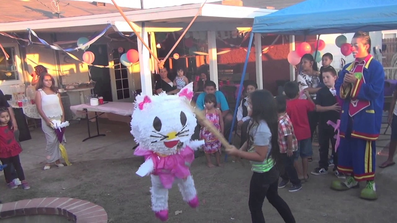 Anahi's birthday part 2 - las piñatas