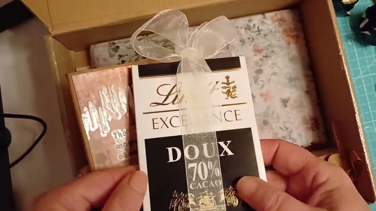 Ouverture du colis d'anniversaire de Valérie 