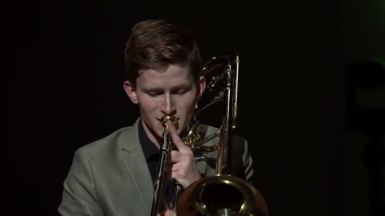 Tim Ouwejan speelt Keren van Ianis Xenakis. solo trombonist