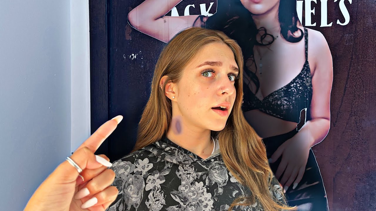 A AMANDA APARECEU COM UM CHUP&Atilde;O!!!