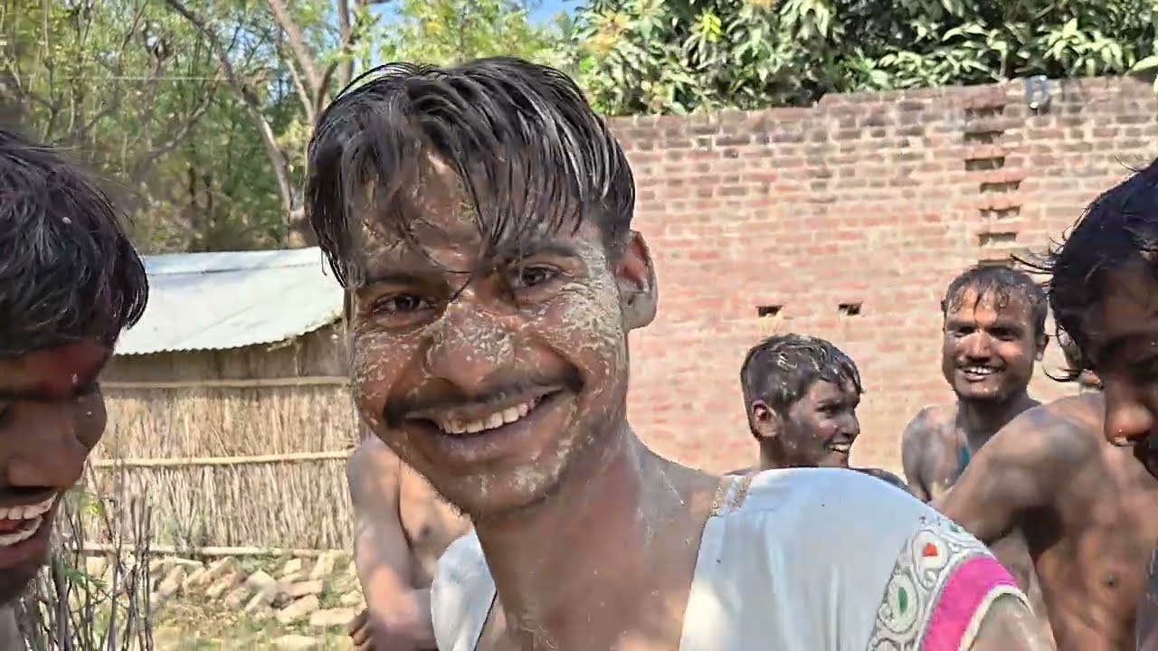 होली पर गांव में आ गई देसी रंडी 😂🤣 अवधी भोजपुरी कॉमेडीवीडियो #dheerudhamaka #dhirajcomedy #funny 