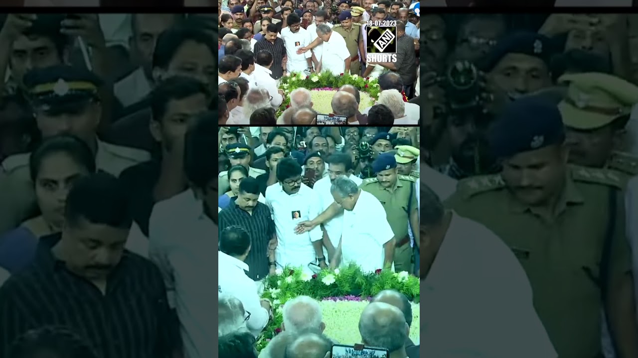 Kerala CM Pinarayi Vijayan pays last respects to former CM Oommen Chandy at state Secretariat
