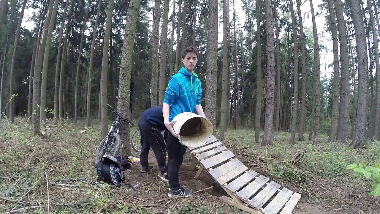 Trail building timelapse #3 stavění skoku a klopení