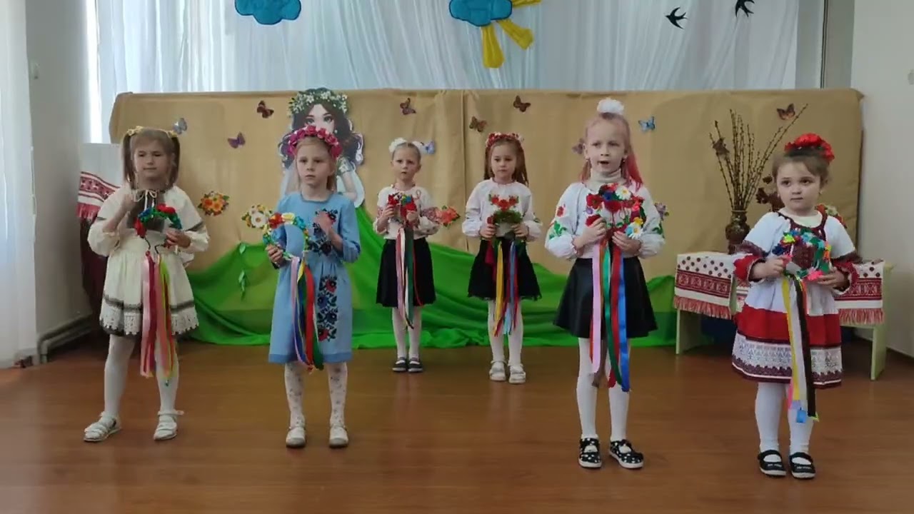 Старша група Танок з віночками