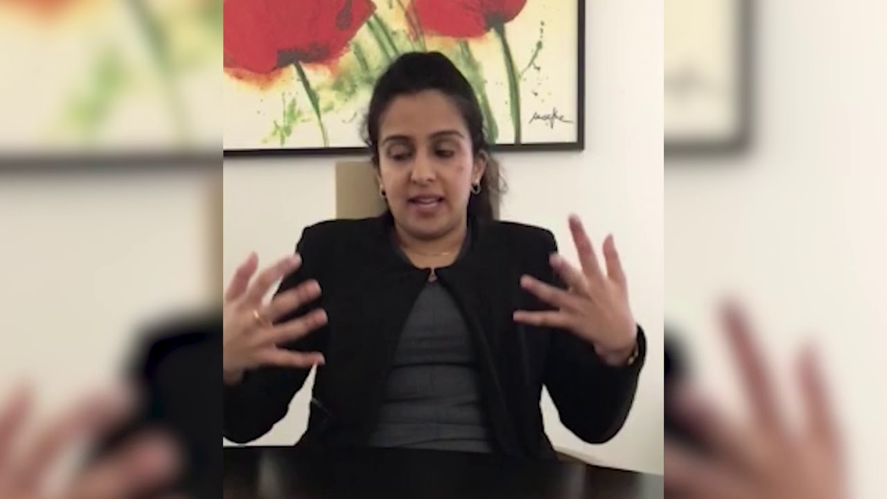Rashmee Raghu (MGB'16) talks to students at SP Jain Dubai