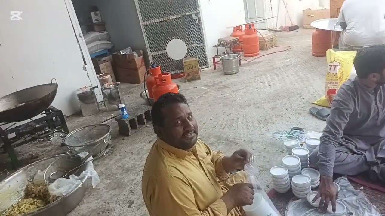 افتاری کی تیاری بریانی فروٹ چاٹ پانی اور جوس کے پارسل پیک ہو رہے ہیں ماشاءاللہ chanel subscribe Kary
