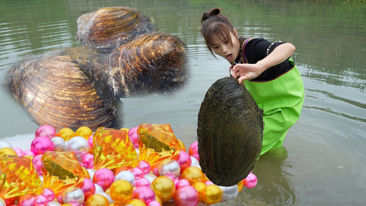 💎😲Teenager's Stunning Discovery: A Clam Full of Glittering Treasures in the Wilderness