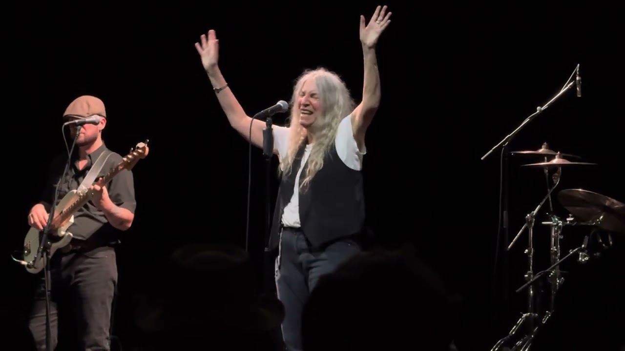Patti Smith - Land:Horses/1000 Dances, Gloria (reprise), Met Philadelphia  11/29/25