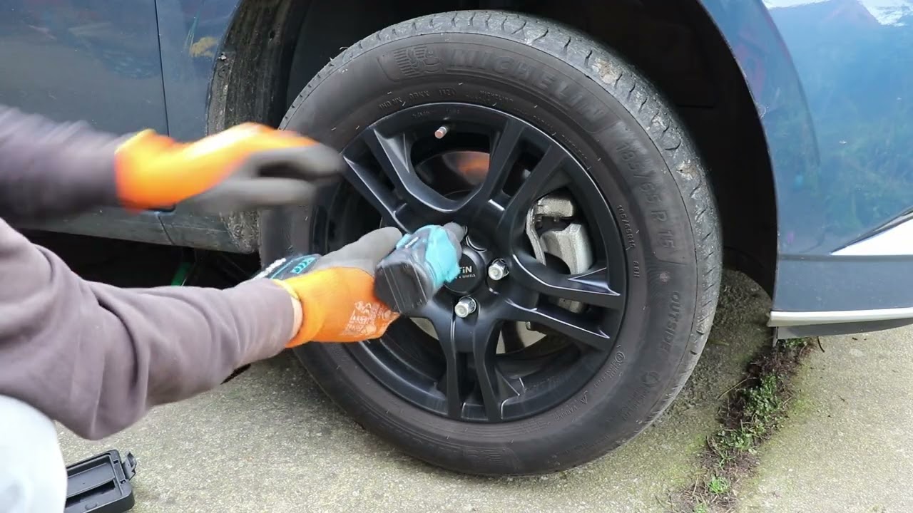 Stiže snijeg! ❄️ Sam montiram kotače sa zimskim gumama na auto 🔧🛞🚗