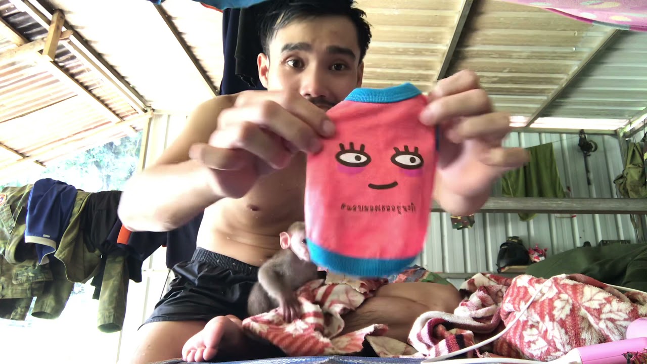 สองพ่อลูกอาบน้ำด้วยกัน ใส่เสื้อใหม่ให้ใบบุญด้วย